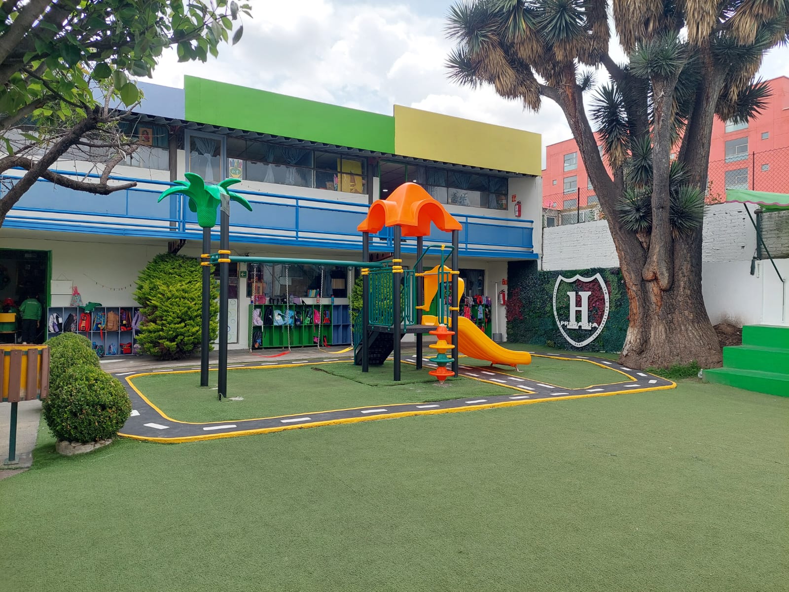 nuevo-patio-juegos-highlanders